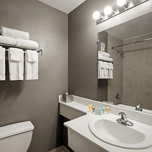 Gold Queen Room